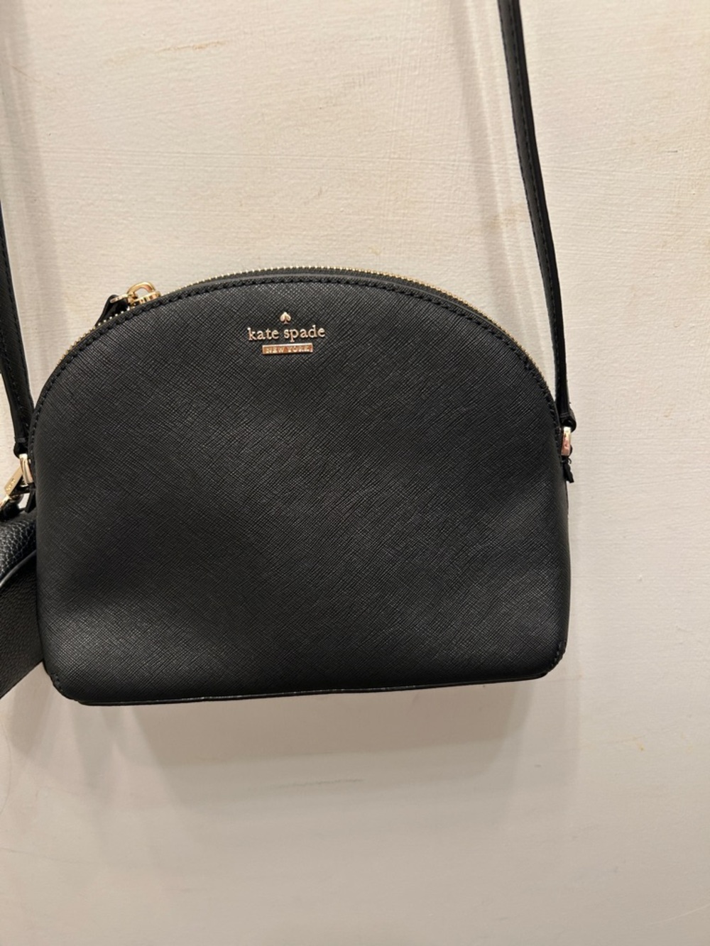 kate spade black saffiano dome crossbody Like New Inside and Out